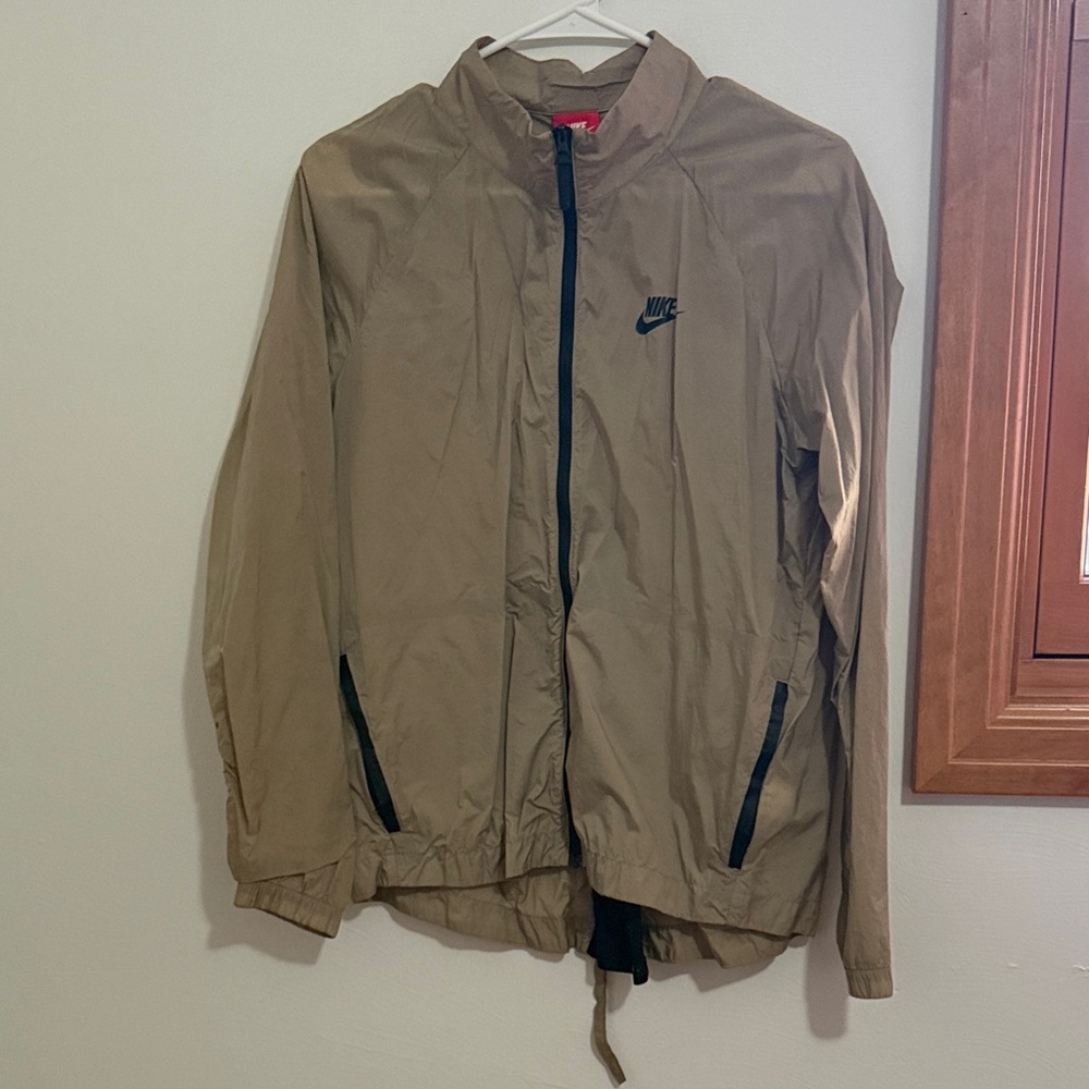 Nike woman’s Windbreaker Jacket - Picture 5 of 7